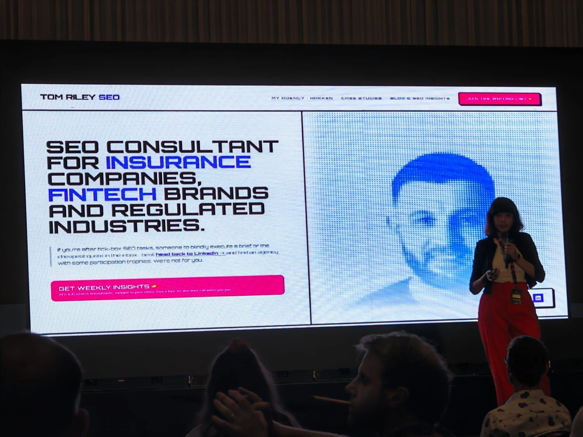 The Tom Riley SEO website shown on the big screen during Victoria Olsina's main stage presentation at SEO Masterminders